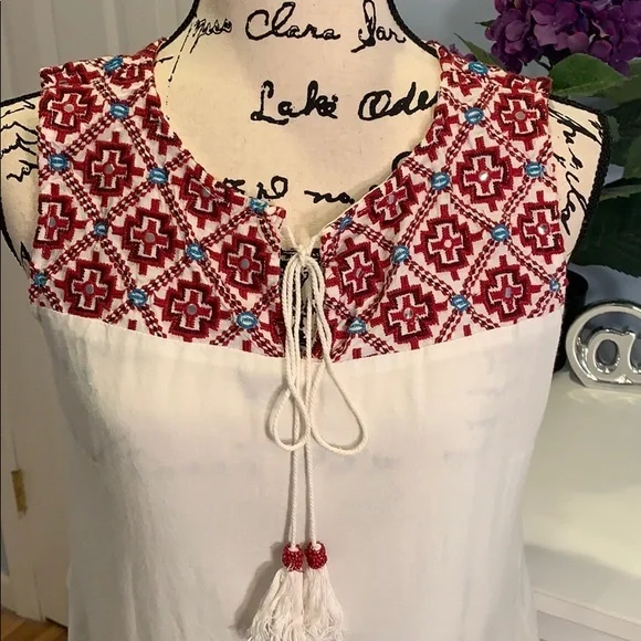 Ultra Pink Embroidered Tank Top Size Small - Picture 2 of 4